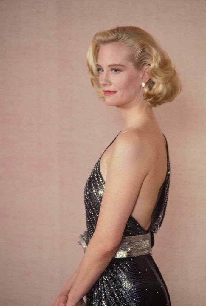 Cybill Shepherd 8x10 Picture Simply Stunning Photo Poster painting Gorgeous Celebrity #2