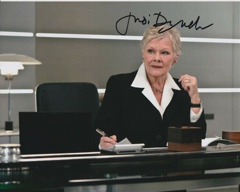 Judi dench signed autographed 007 james bond quantum of solace m Photo Poster painting