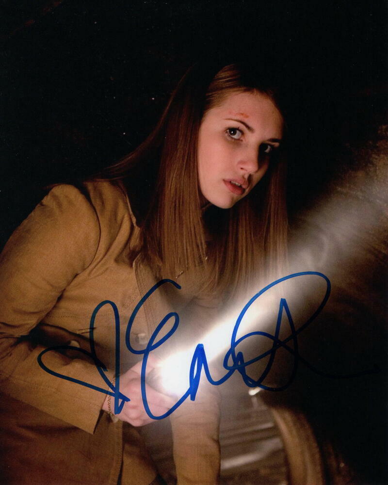 EMMA ROBERTS SIGNED AUTOGRAPH 8X10 Photo Poster painting - AMERICAN HORROR STORY HOTTIE, JULIA