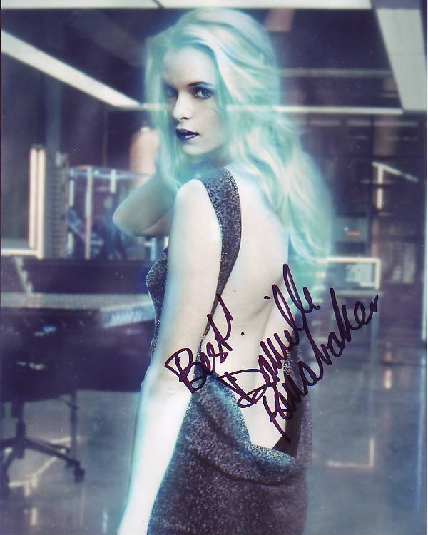 DANIELLE PANABAKER signed THE FLASH CAITLIN SNOW KILLER FROST 8x10 Photo Poster painting