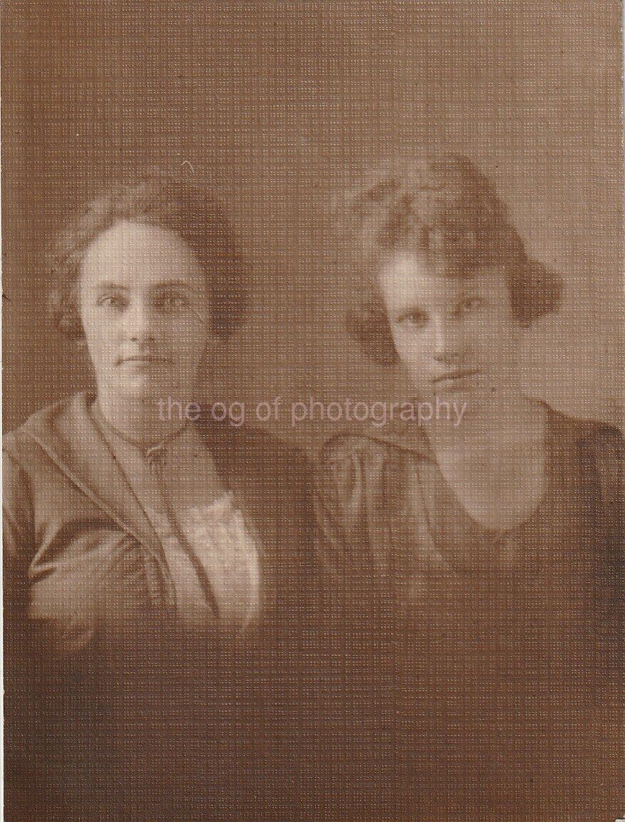 2 WOMEN FROM BEFORE Vintage FOUND Photo Poster painting Original Portrait Antique GIRLS 97 6 K