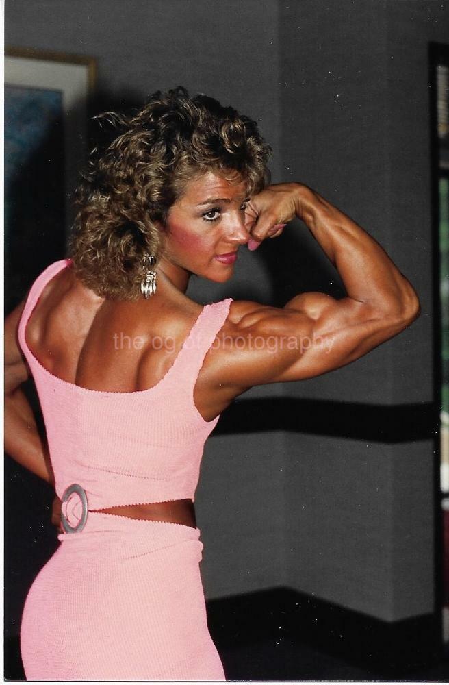 MUSCLE GIRL 80's 90's FOUND Photo Poster painting Color FEMALE BODYBUILDER Original EN 110 18 B