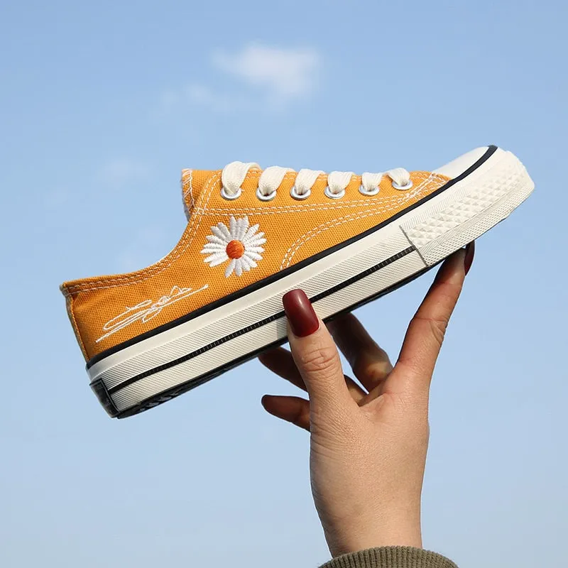 2022 New Korean Style Ulzzang Daisy Canvas Shoes for Women 45 White Black Yellow Green Purple Color sneakers women