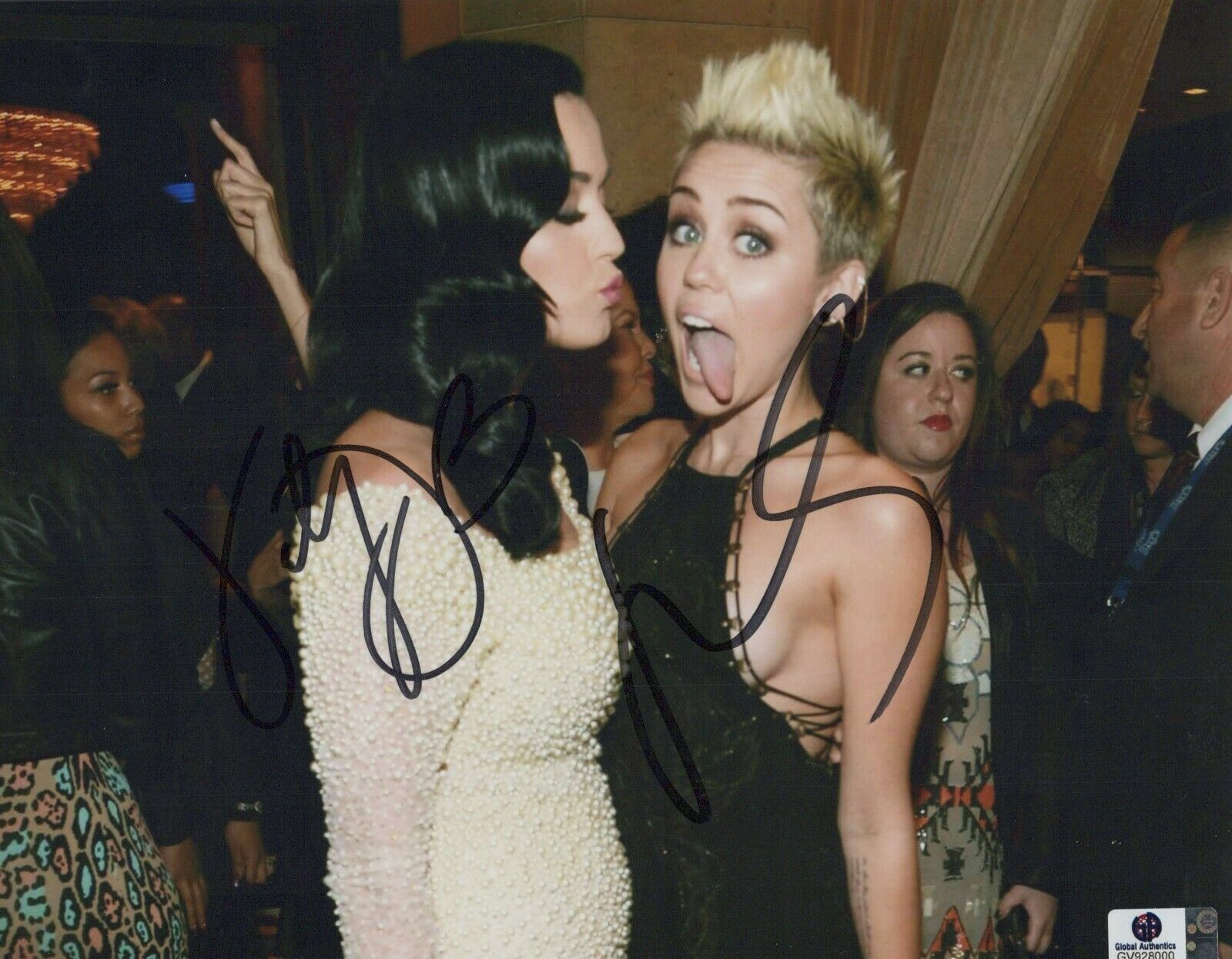 Katy Perry & Miley Cyrus dual signed autographed 8x10 Photo Poster paintinggraph GA COA