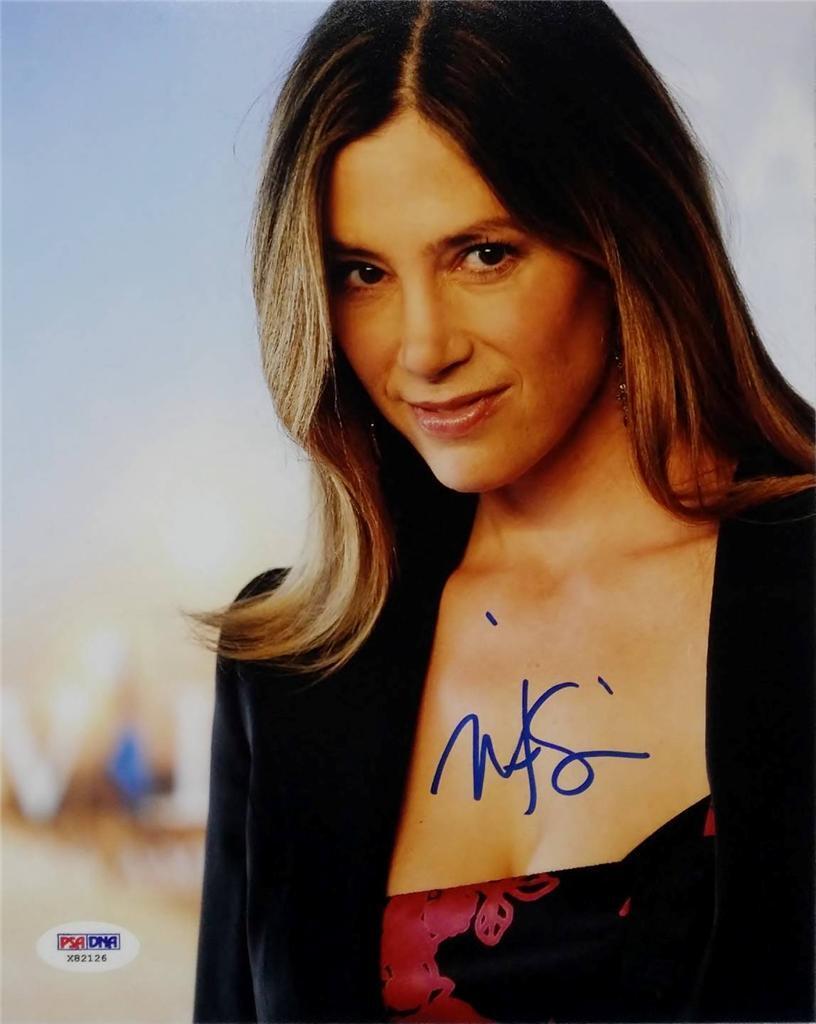 Mira Sorvino Signed 8x10 Photo Poster painting PSA/DNA X82126 Auto Autograph