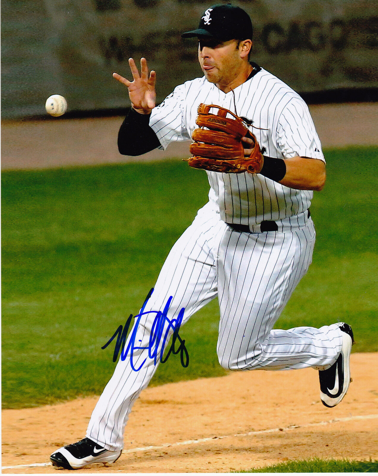 MIKE OLT CHICAGO WHITE SOX ACTION SIGNED 8x10