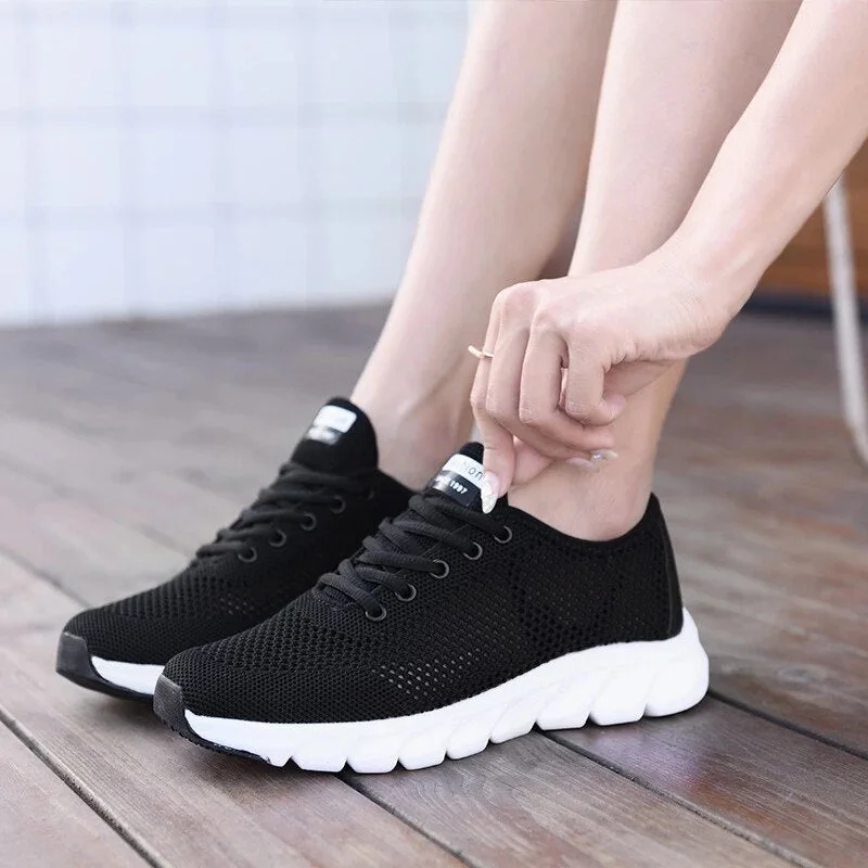 Women Mesh Sneakers 2021 New Breathable Women Flat Shoes Lightweight Casual Sports Shoes Ladies Lace-up Non-slip Sneakers Women