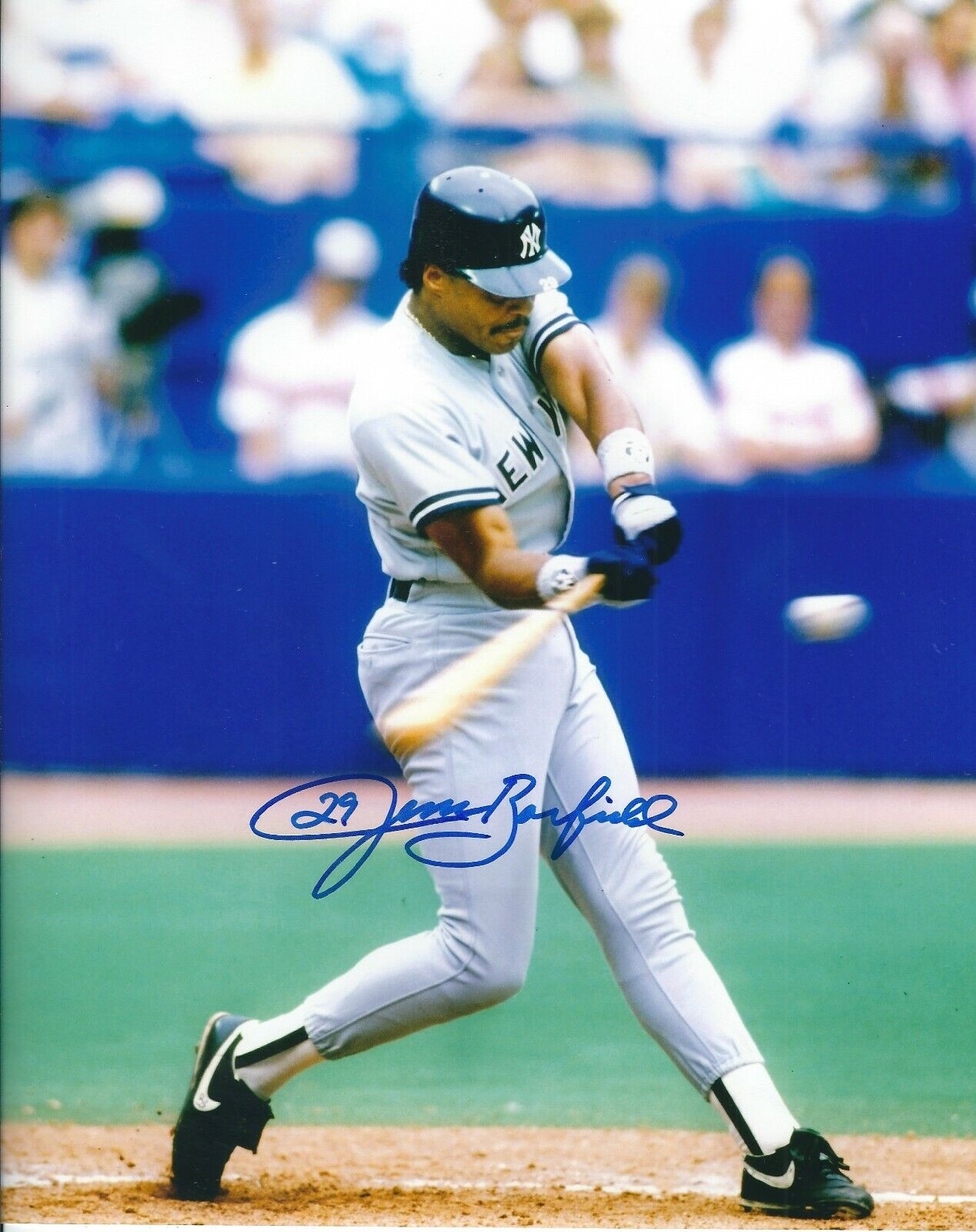 Signed 8x10 JESSE BARFIELD New York Yankees Photo Poster painting - COA