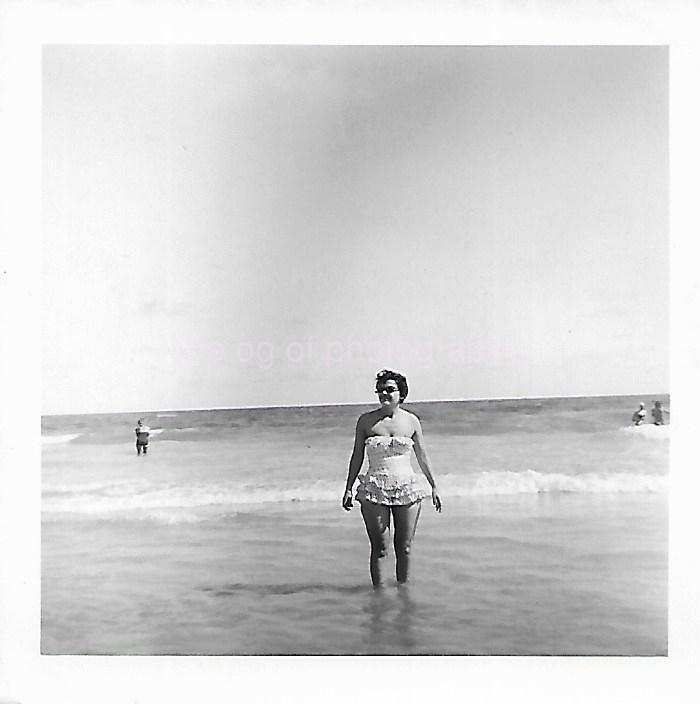 Vintage FOUND Photo Poster paintingGRAPH bw BEACH WOMAN Original Snapshot 19 41 R