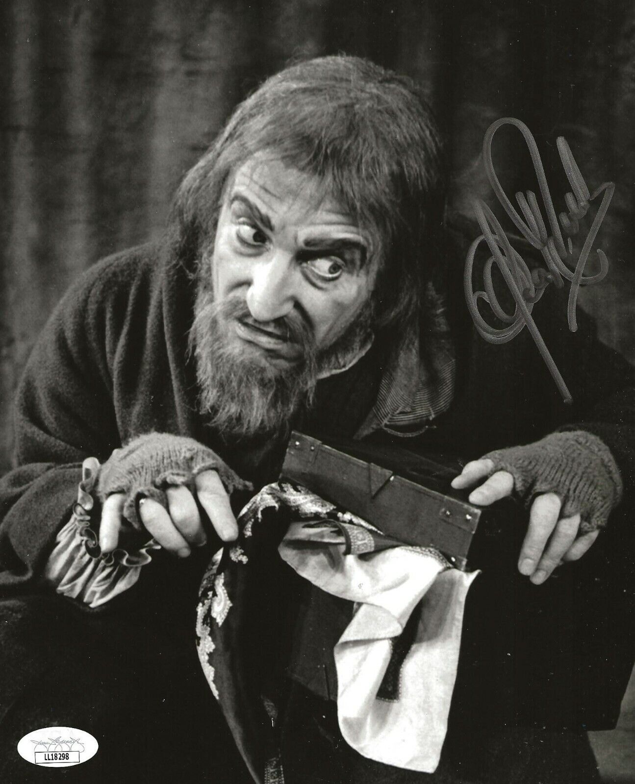 Clive Revill signed Oliver! 8x10 Photo Poster painting autographed Fagin JSA Certified