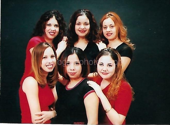 FOUND Photo Poster paintingGRAPH Color PRETTY YOUNG WOMEN Original HIGH SCHOOL GIRLS 14 7 K