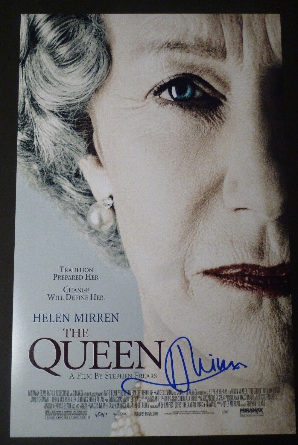 DAME HELEN MIRREN Authentic Hand-Signed THE QUEEN