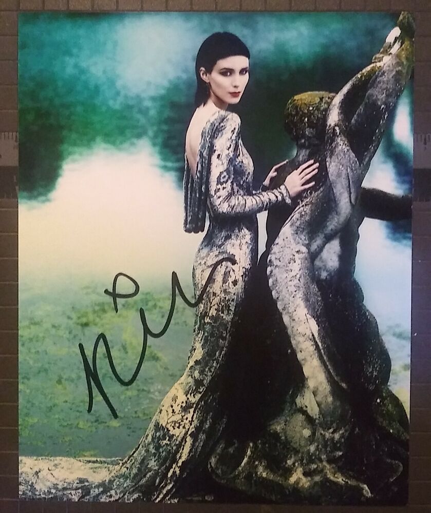 Rooney Mara signed 8x10