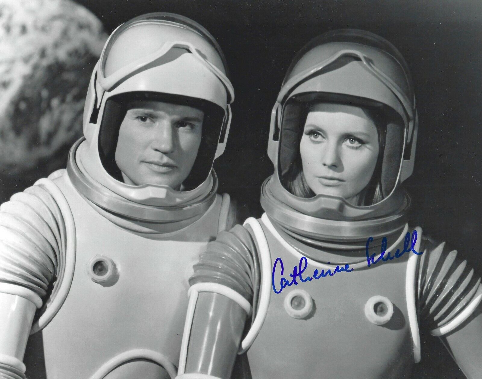 CATHERINE SCHELL SIGNED MOON ZERO TWO 8x10 Photo Poster painting 5 UACC HAMMER FILMS AUTOGRAPH