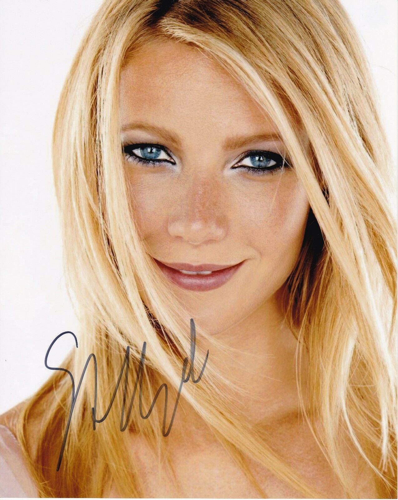 Gwyneth Paltrow Autographed 8x10 Photo Poster painting with CoA and Signing Details