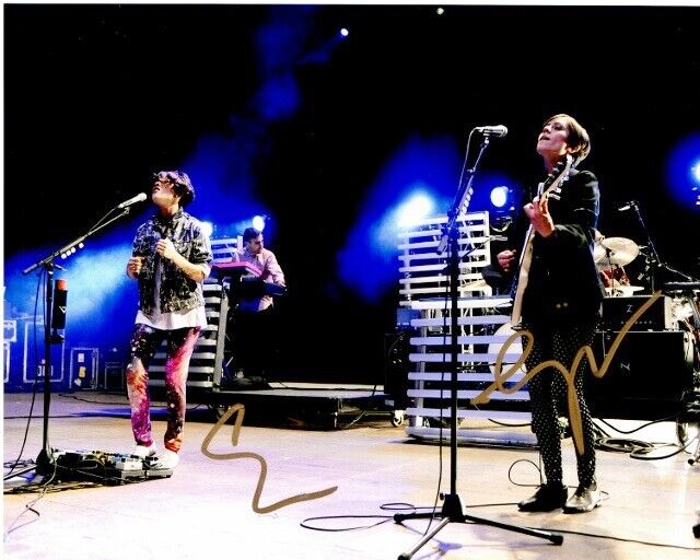 Tegan and Sara Signed indie pop musicians 8x10 Photo Poster painting - Tegan Quin + Sara Quin