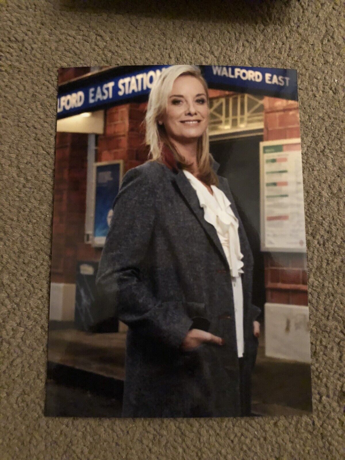 TAMZIN OUTHWAITE (EASTENDERS) UNSIGNED Photo Poster painting- 7x5”