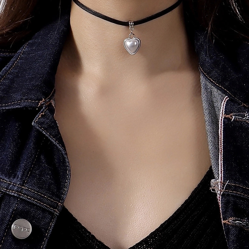 Elegant Vintage Style Heart Shape Synthetic Resin Synthetic Fibre Choker