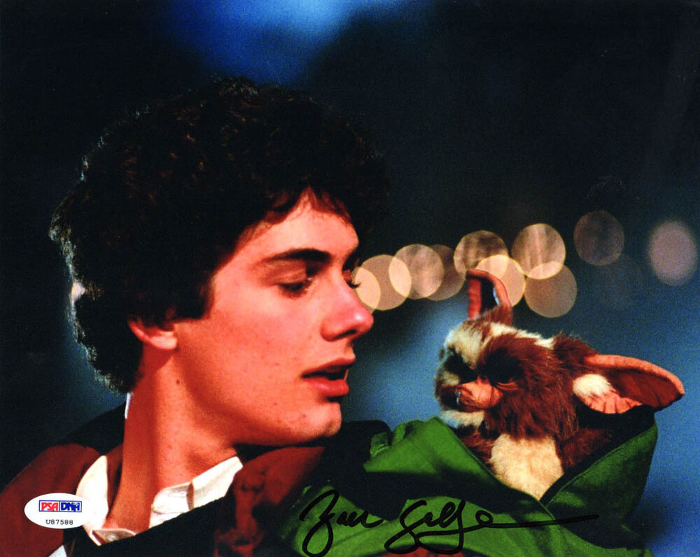 Zach Galligan SIGNED 8x10 Photo Poster painting Billy Gizmo Gremlins RARE PSA/DNA AUTOGRAPHED