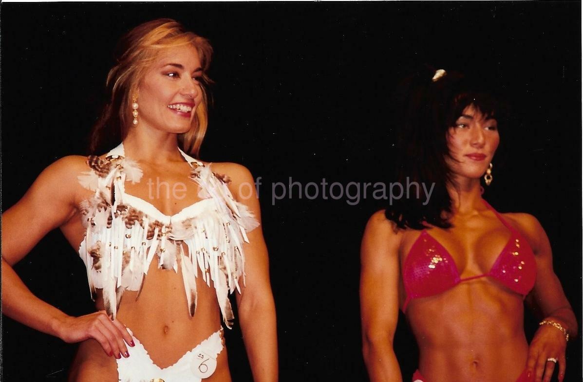 PRETTY WOMEN 80's 90's FOUND Photo Poster painting Color FITNESS MODELS Original EN 17 48 K