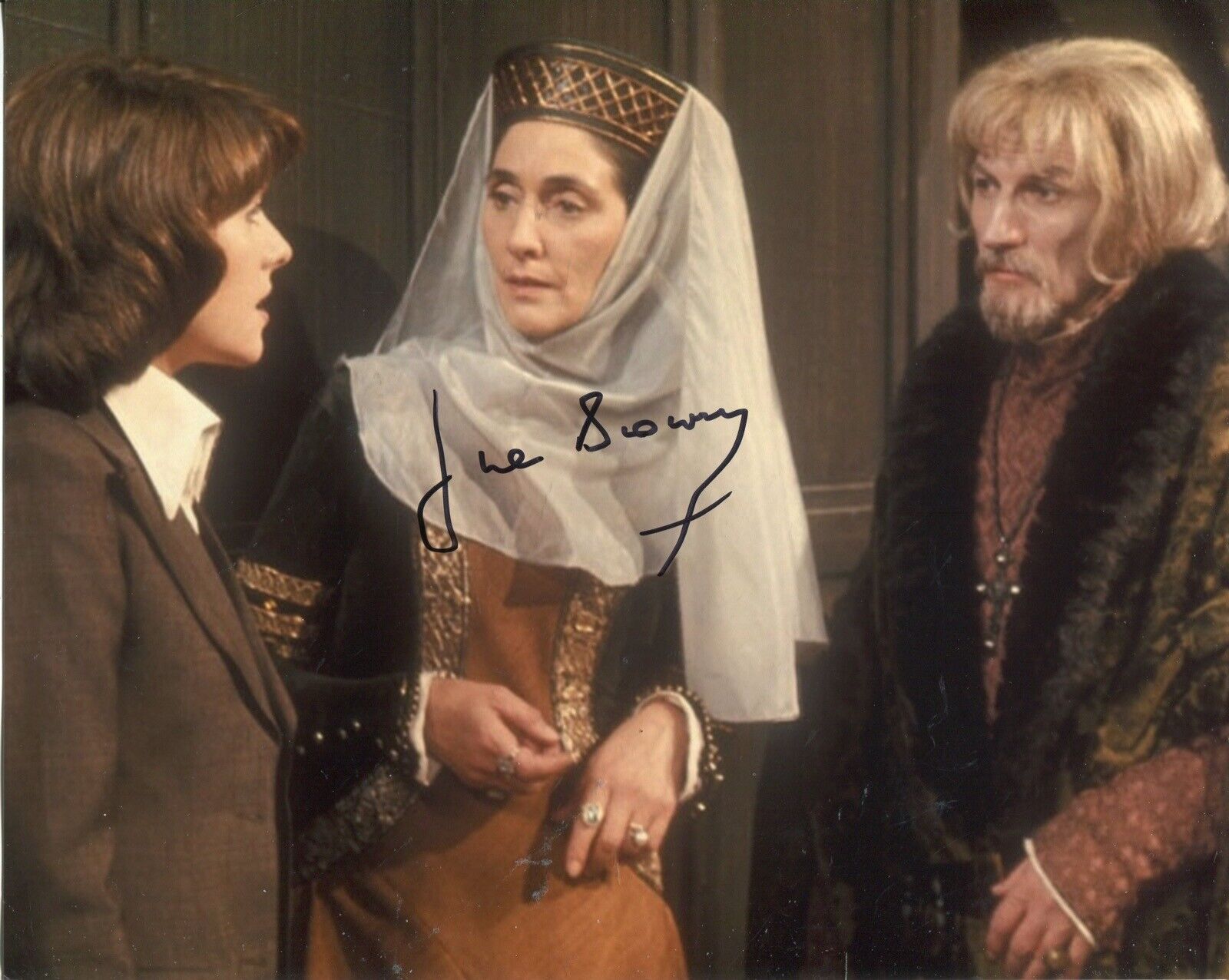 Actress JUNE BROWN signed DOCTOR WHO (The Time Warrior) 8x10 Photo Poster painting - UACC DEALER