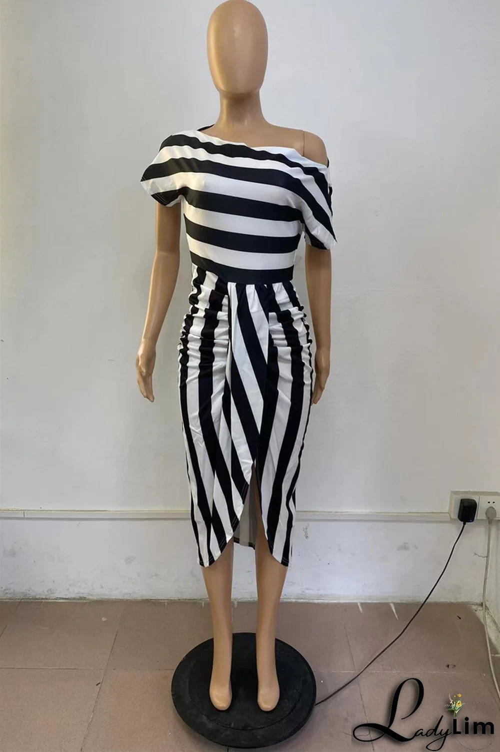 Black Fashion Casual Striped Print Asymmetrical Oblique Collar Short Sleeve Dress