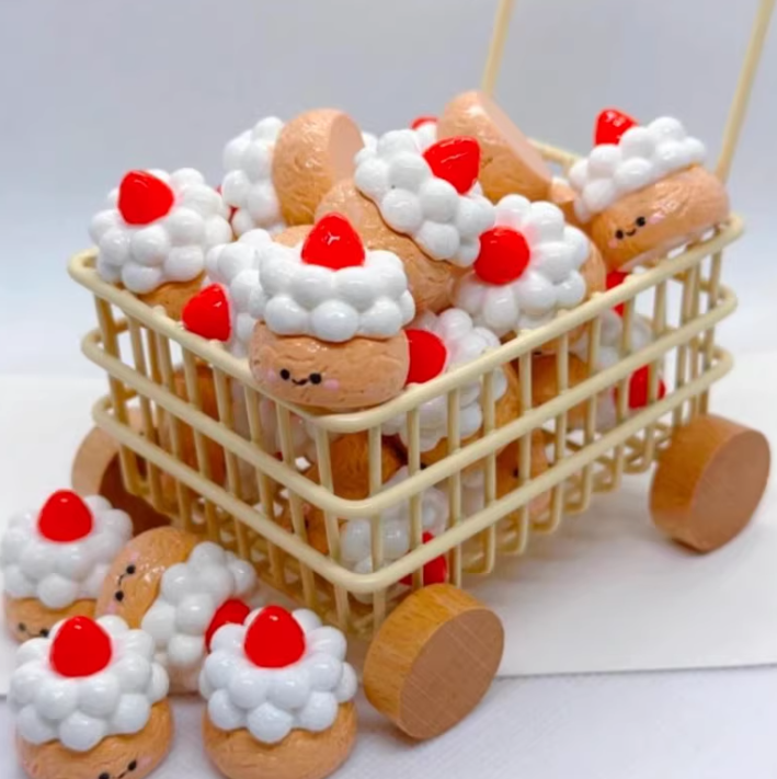 Mini JC Smile Strawberry Cream Puff 