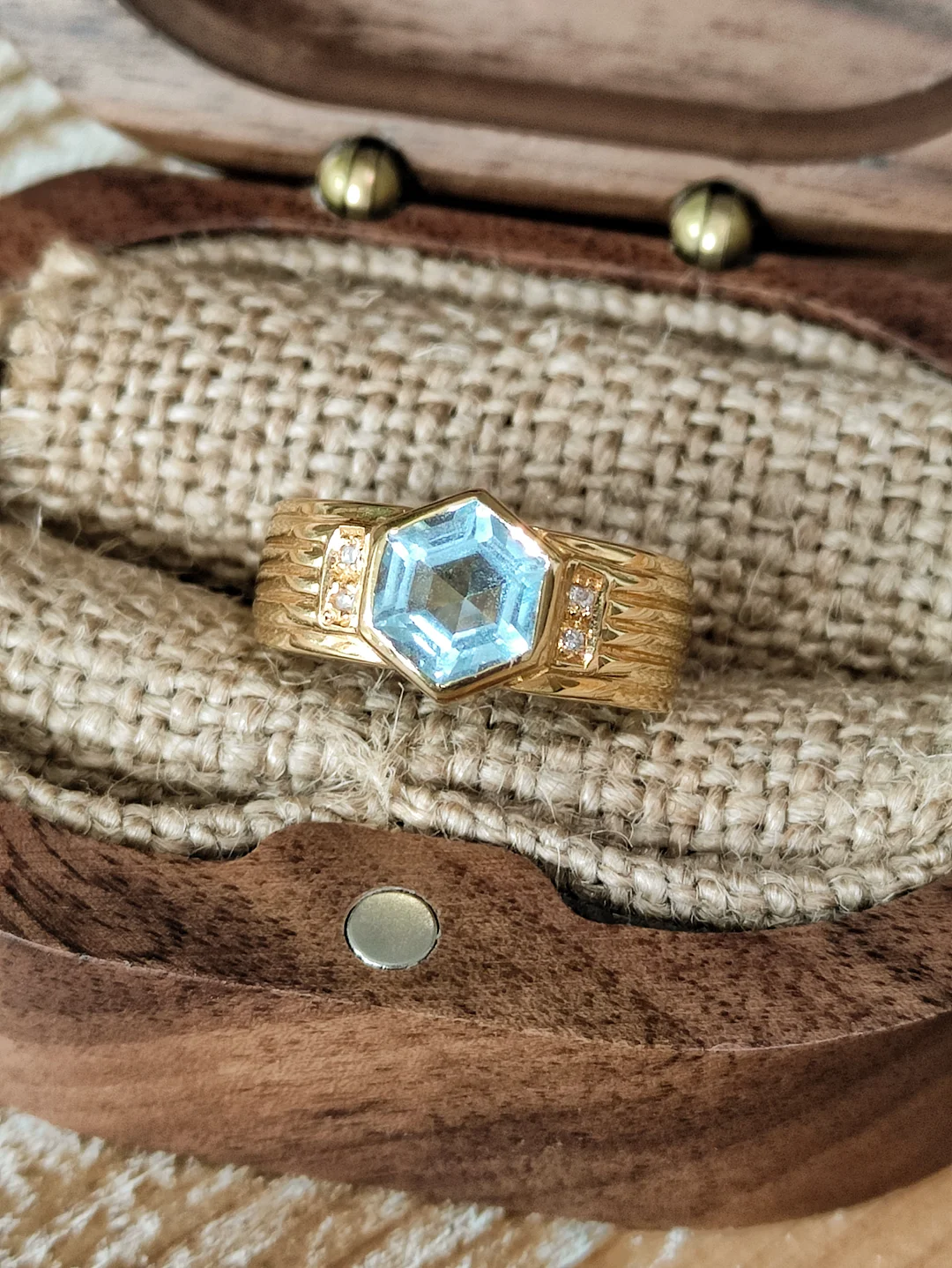 S513 六边形蓝托帕石钻石戒指K18，钻石0.03ct，4.5g，12/51码【款式独特精致，ins风，可以搭配一切】