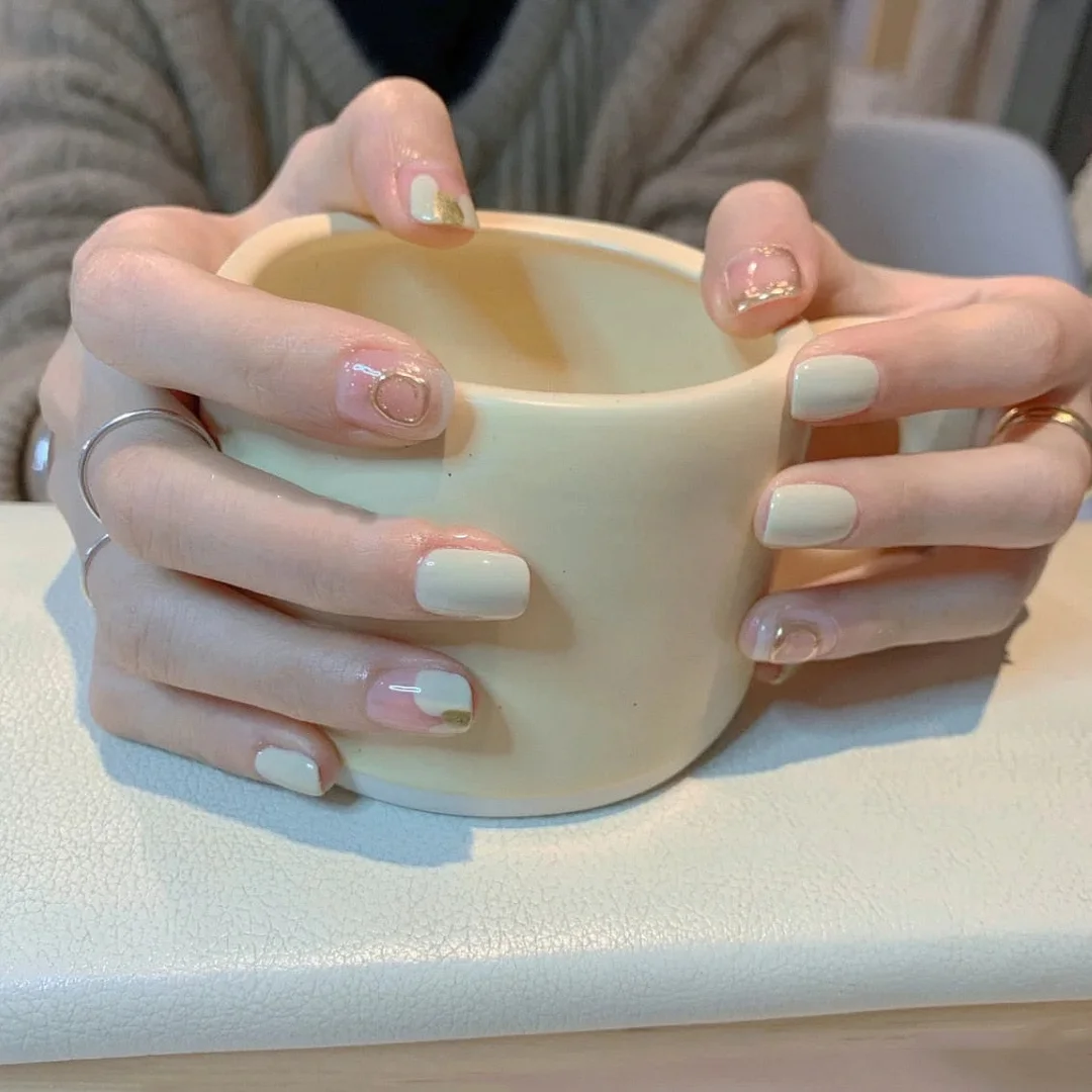 24pcs Yellow Wear Short Paragraph Fashion Manicure Patch False Nails Wearable Nail Patch Glue Type Detachable Coffin Fake Nails-Nail Inspo