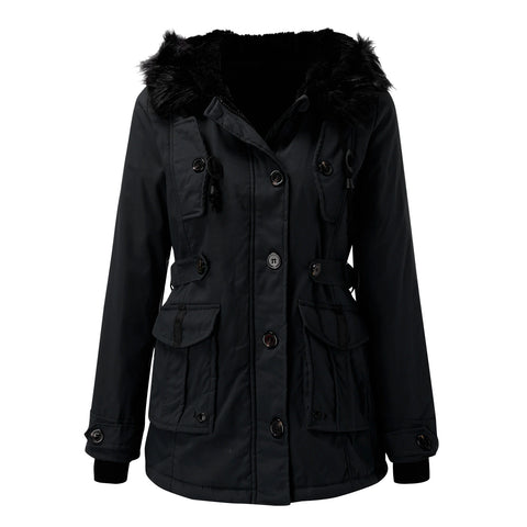 Eine schwarze Parkajacke mit Kunstpelzkapuze, verstellbarem Kordelzug in der Taille und mehreren Taschen â€“ fÃ¼r WÃ¤rme und Stil.