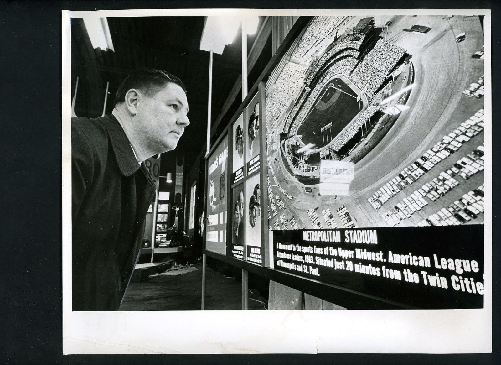 Metropolitan Stadium Billy Robertson 1964 New York World Fair Press Wire Photo Poster painting