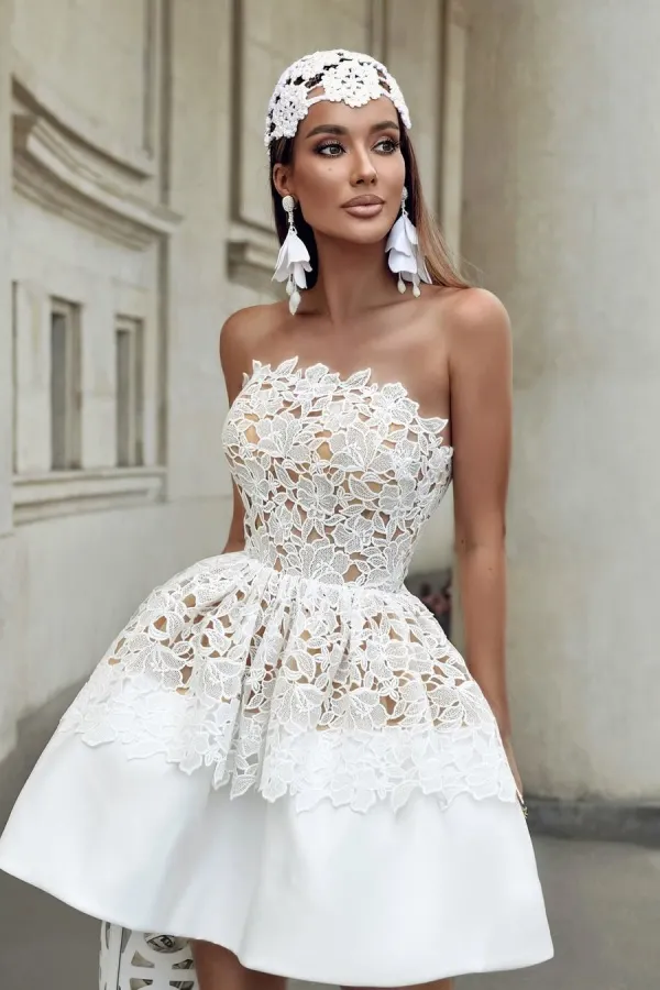Lussooy Gorgeous White Applique Strapless Sleeveless Short A Line Prom Dress  