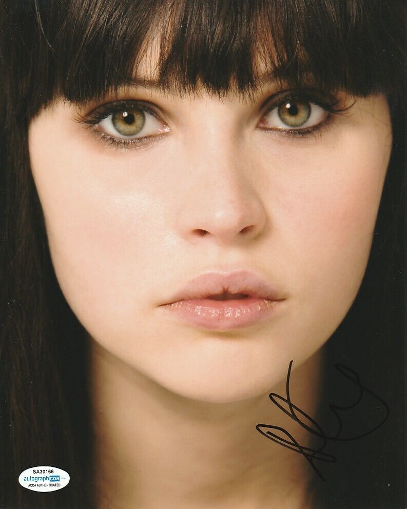 FELICITY JONES SIGNED 8x10 Photo Poster painting! STAR WARS ROGUE ONE INFERNO ACOA COA PROOF!