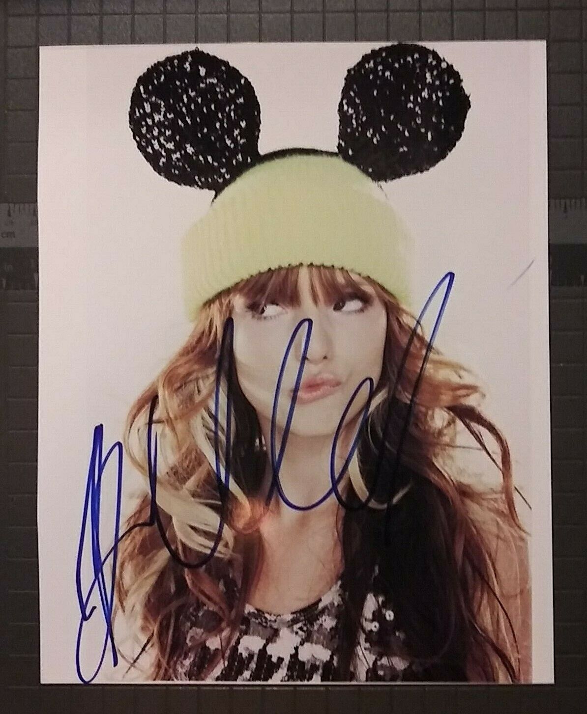 Bella Thorne signed 8x10