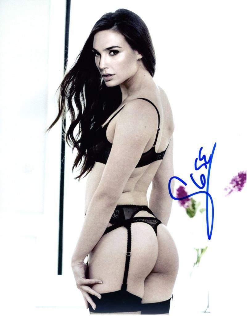 Gal Gadot signed 11x14 Photo Poster painting Picture autographed Pic includes COA