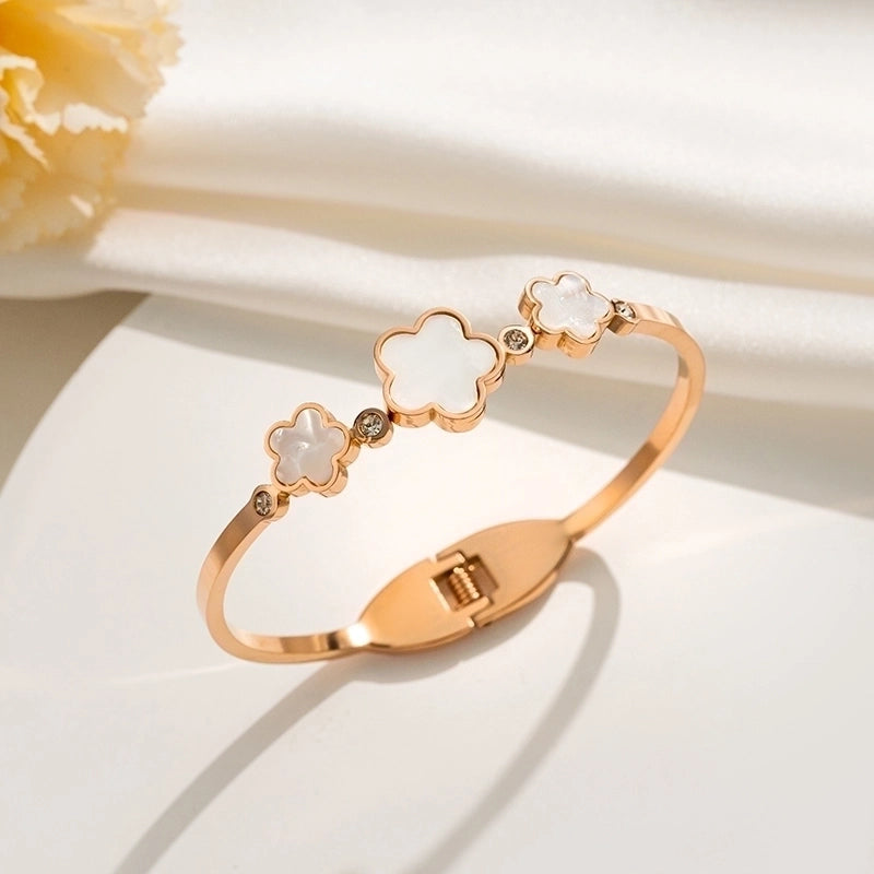 Retro Minimalist Classic Style Flower 304 Stainless Steel 18K Gold Plated Rose Gold Plated Bangle In Bulk