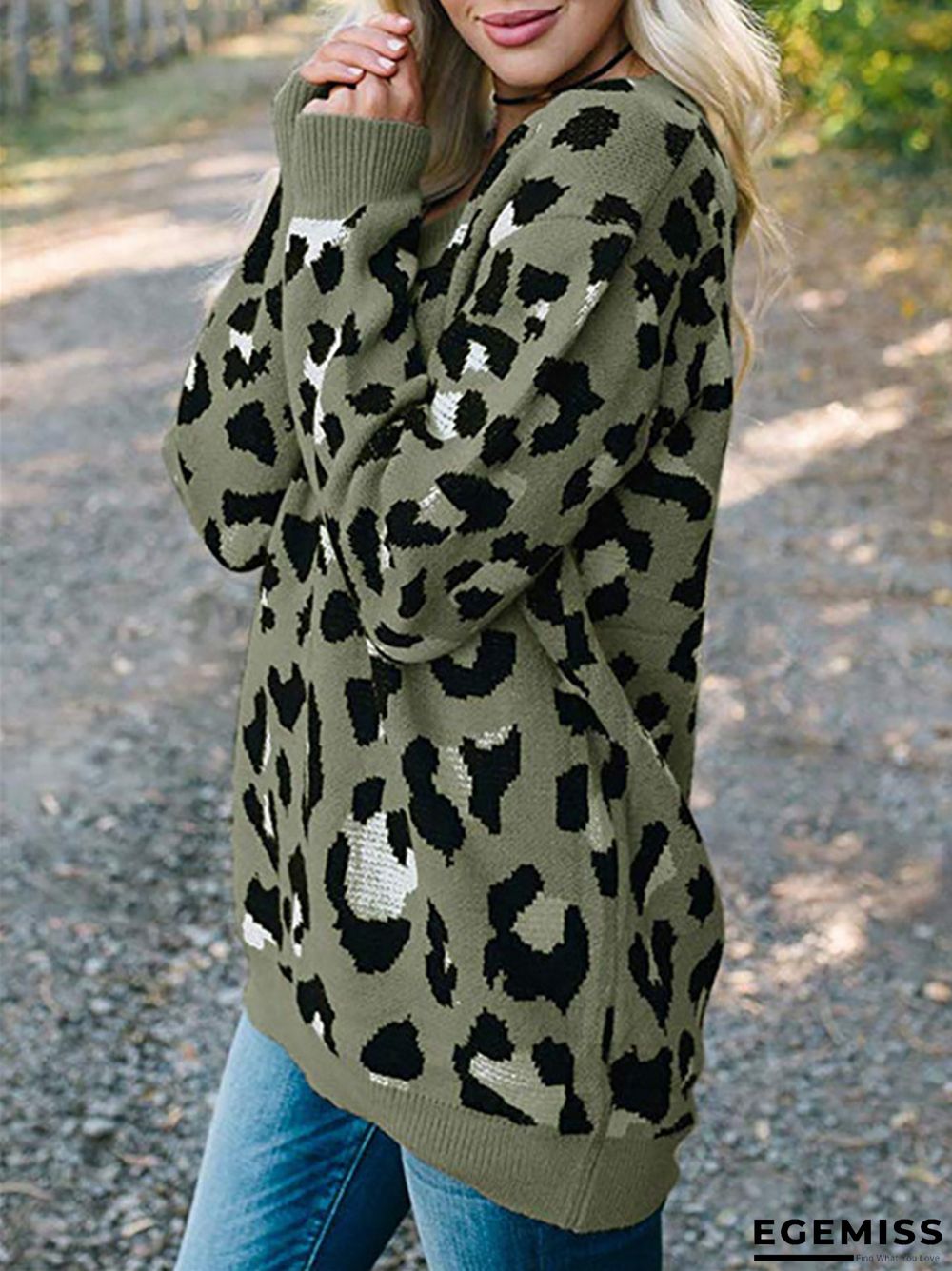 Fashion Leopard Jacquard V-neck Sweater | EGEMISS