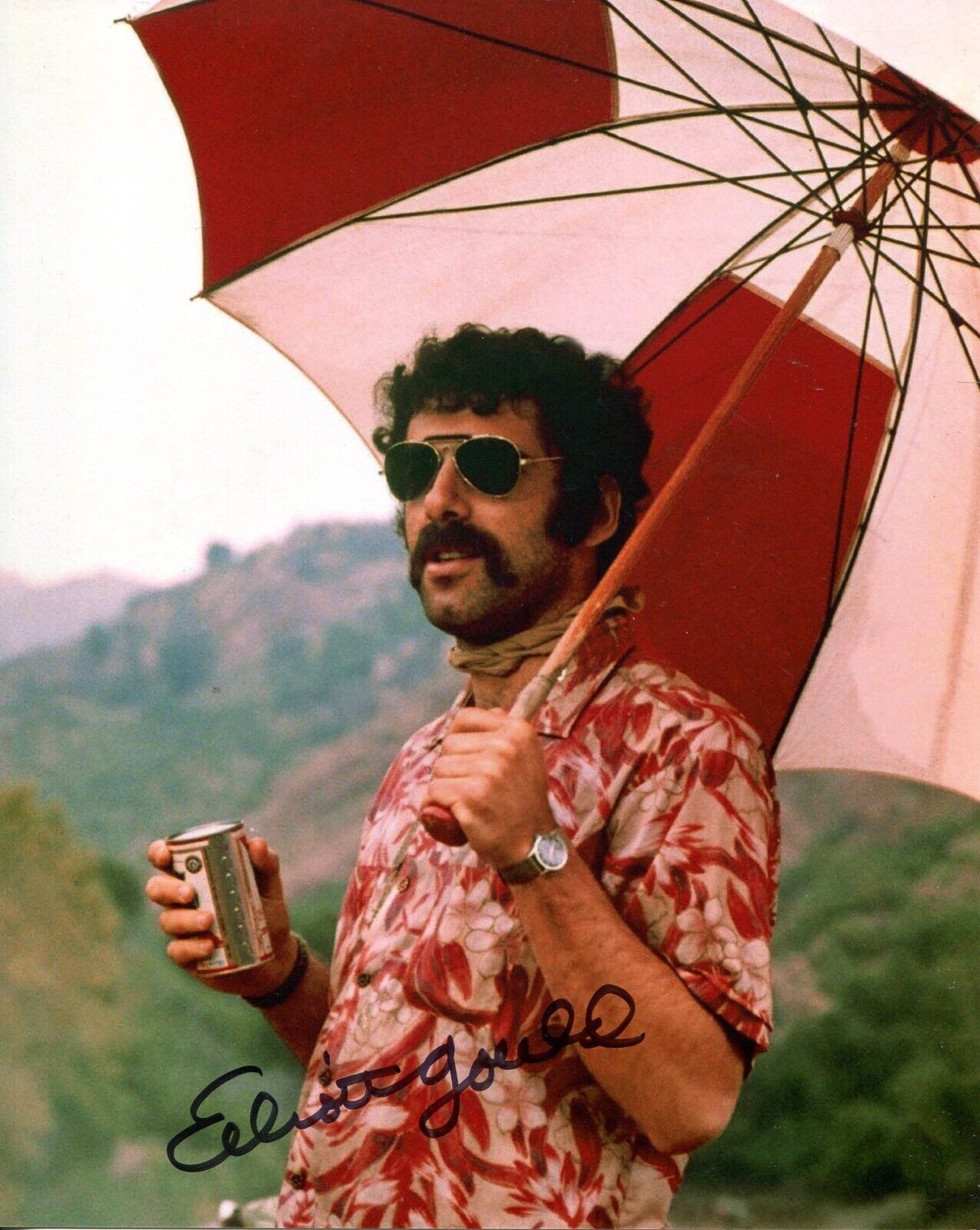 Actor Elliott Gould signed 8x10 MASH comedy movie Photo Poster painting - UACC DEALER