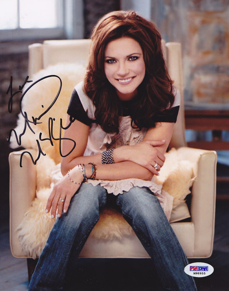 Martina McBride SIGNED 8x10 Photo Poster painting PSA/DNA AUTOGRAPHED