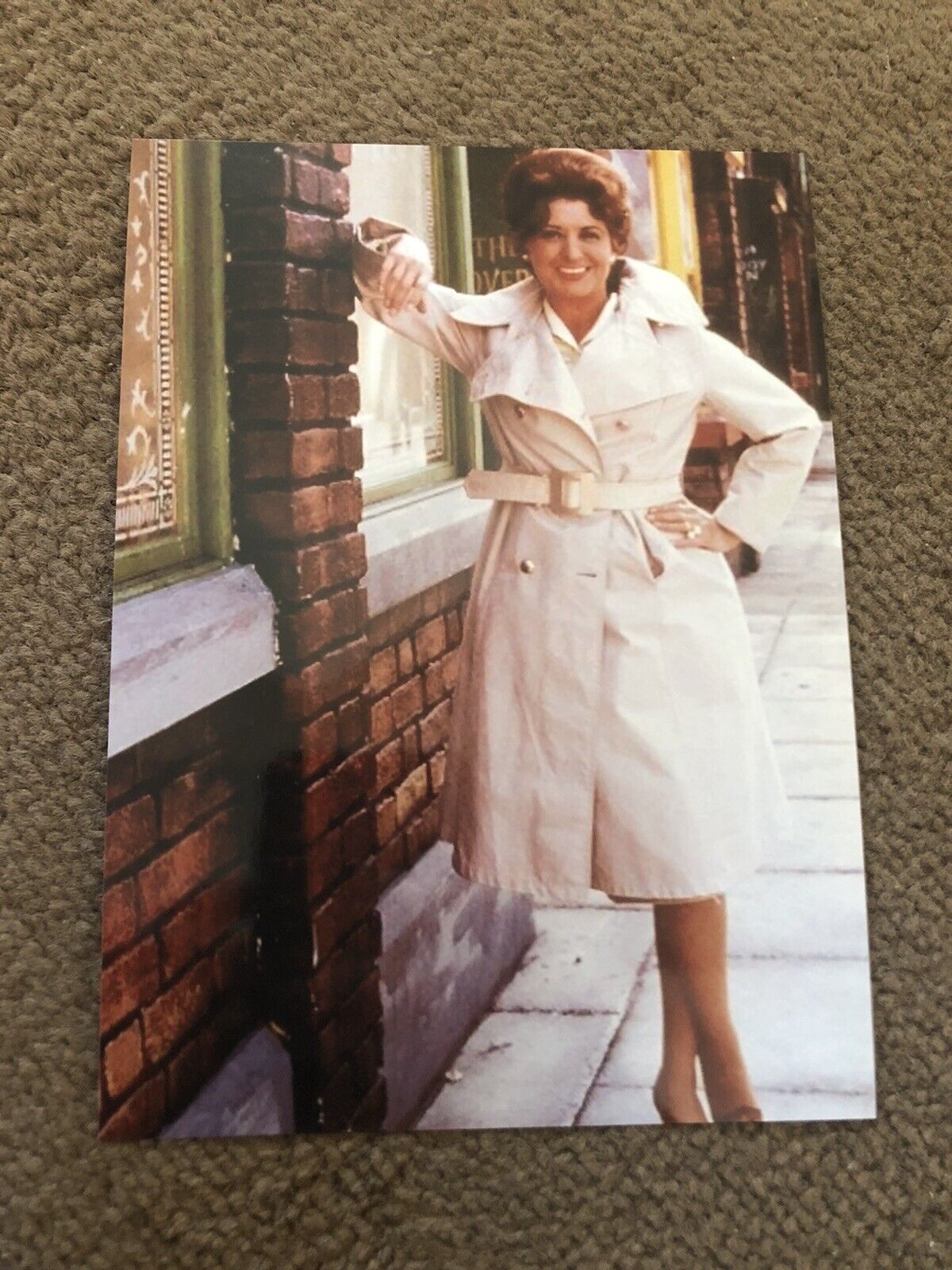 PAT PHOENIX (CORONATION STREET) UNSIGNED Photo Poster painting- 7x5”