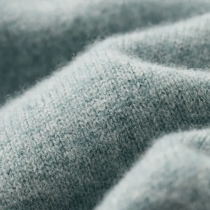 Men's Merino Wool Turtleneck Jumper &ndash; Soft Lightweight Layer &ndash; view 2