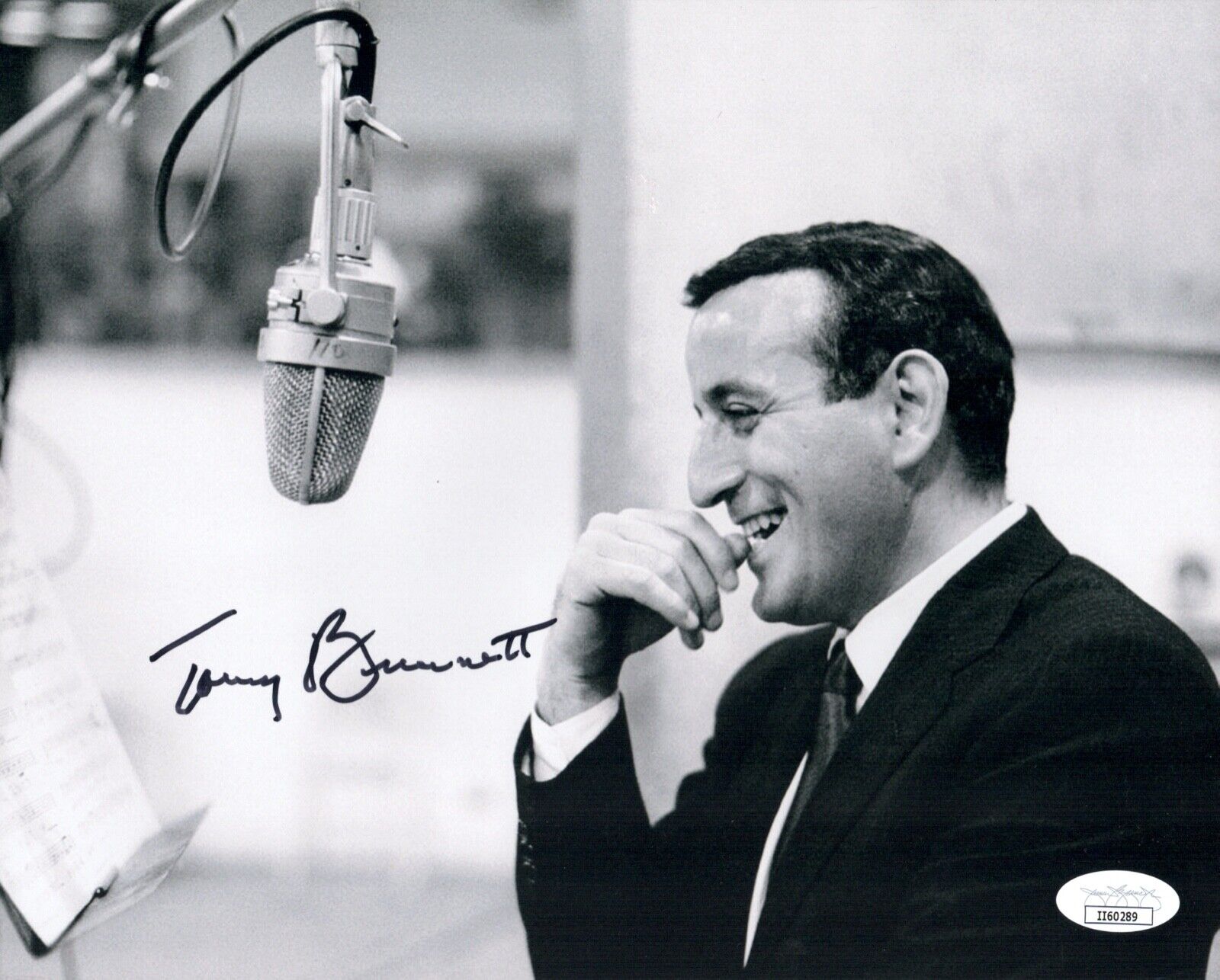 TONY BENNETT Signed 8x10 Photo Poster painting LEGENDARY Classic SINGER Autograph JSA COA Cert