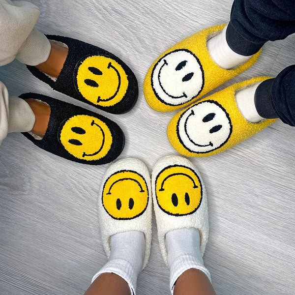 Smiley Face Slippers - White - vzzhome