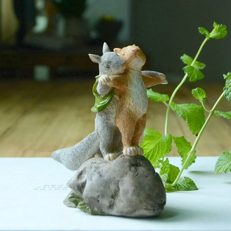 Lovely Squirrel Couples Model Cartoon Animal Figurine Home Decor Miniature Fairy Garden Statue Decoration