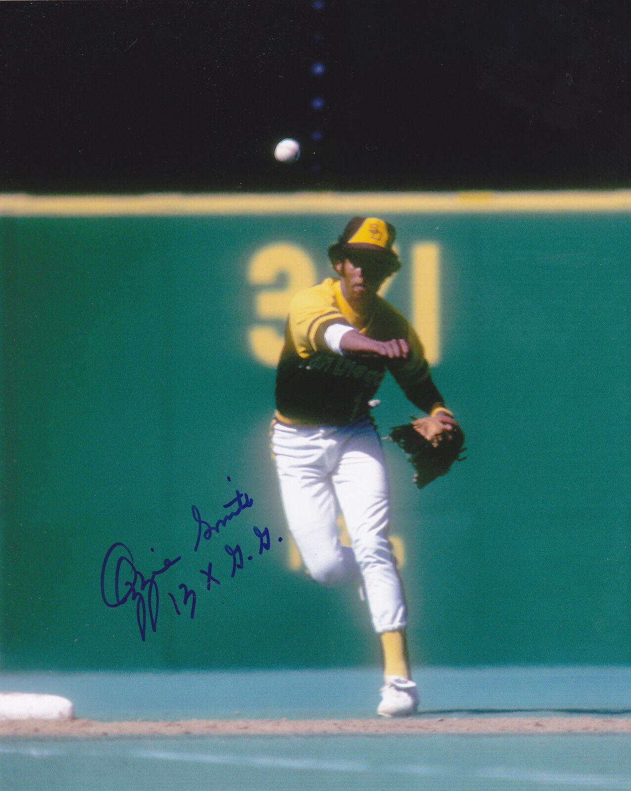 OZZIE SMITH SAN DIEGO PADRES 13 X GOLD GLOVE ACTION SIGNED 8x10