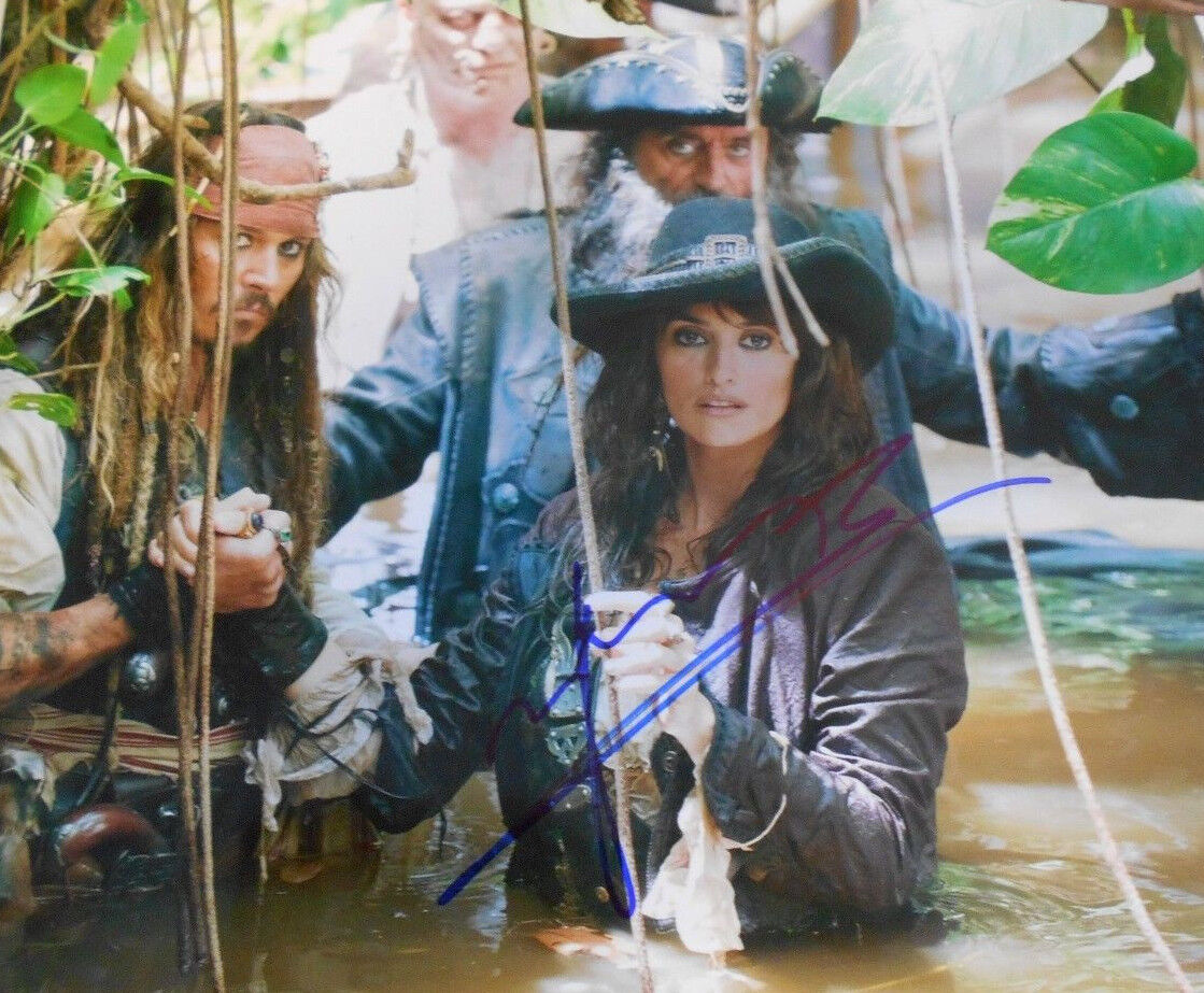 PENELOPE CRUZ * PIRATES OF THE CARIBEAN * GREAT SIGNED Photo Poster painting 8 X 10 W/COA