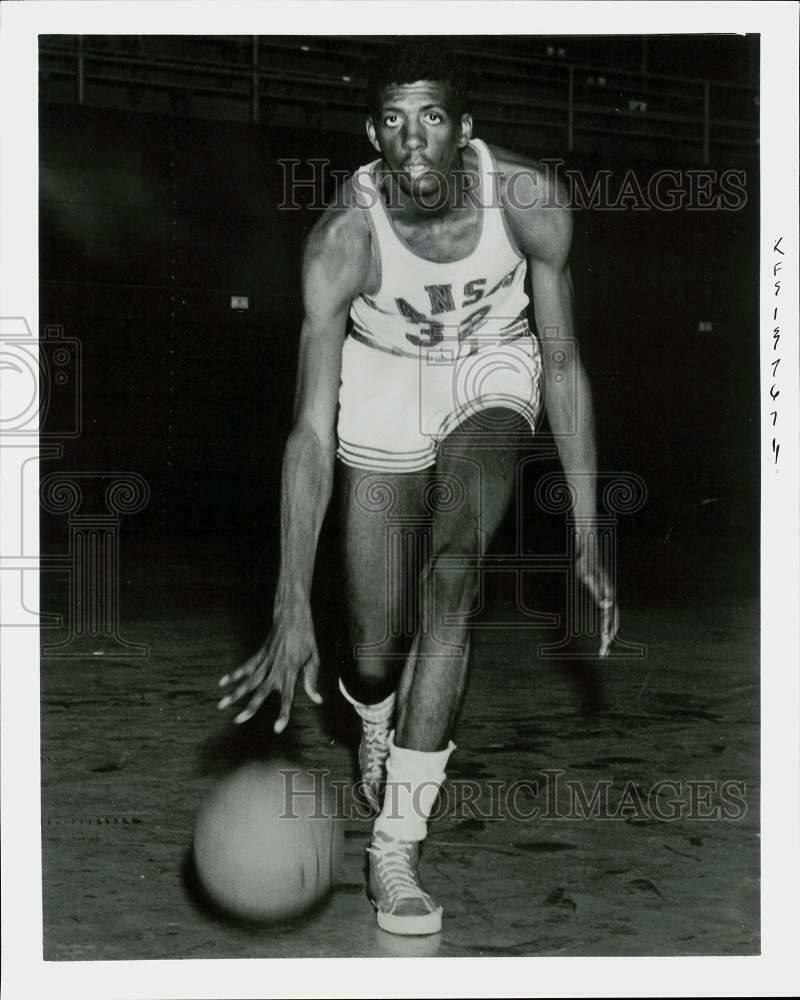 Press Photo Poster painting University of Kansas forward Wayne Hightower - kfx12658