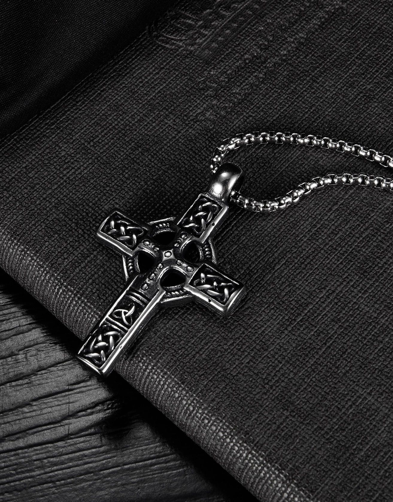 Nordic Viking Mythology Cross Necklace / TECHWEAR CLUB / Techwear