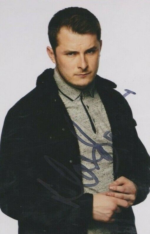 Max Bowden **HAND SIGNED** 6x4 Photo Poster painting ~ Eastenders ~ AUTOGRAPHED