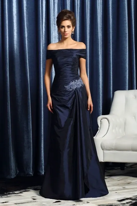 Daisda Off-The-Shoulder Strapless Long Mermaid Mother Of The Bride Dress With Pleated And Sweep Train